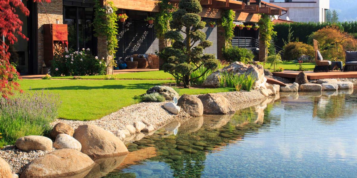 Частен двор