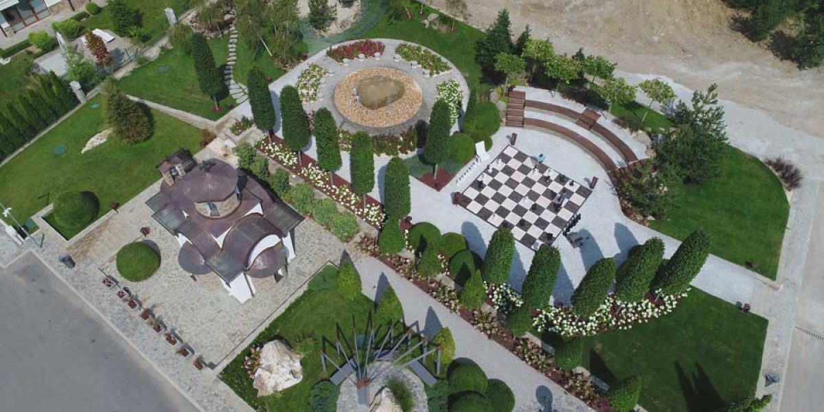 Градина в затворен комплекс